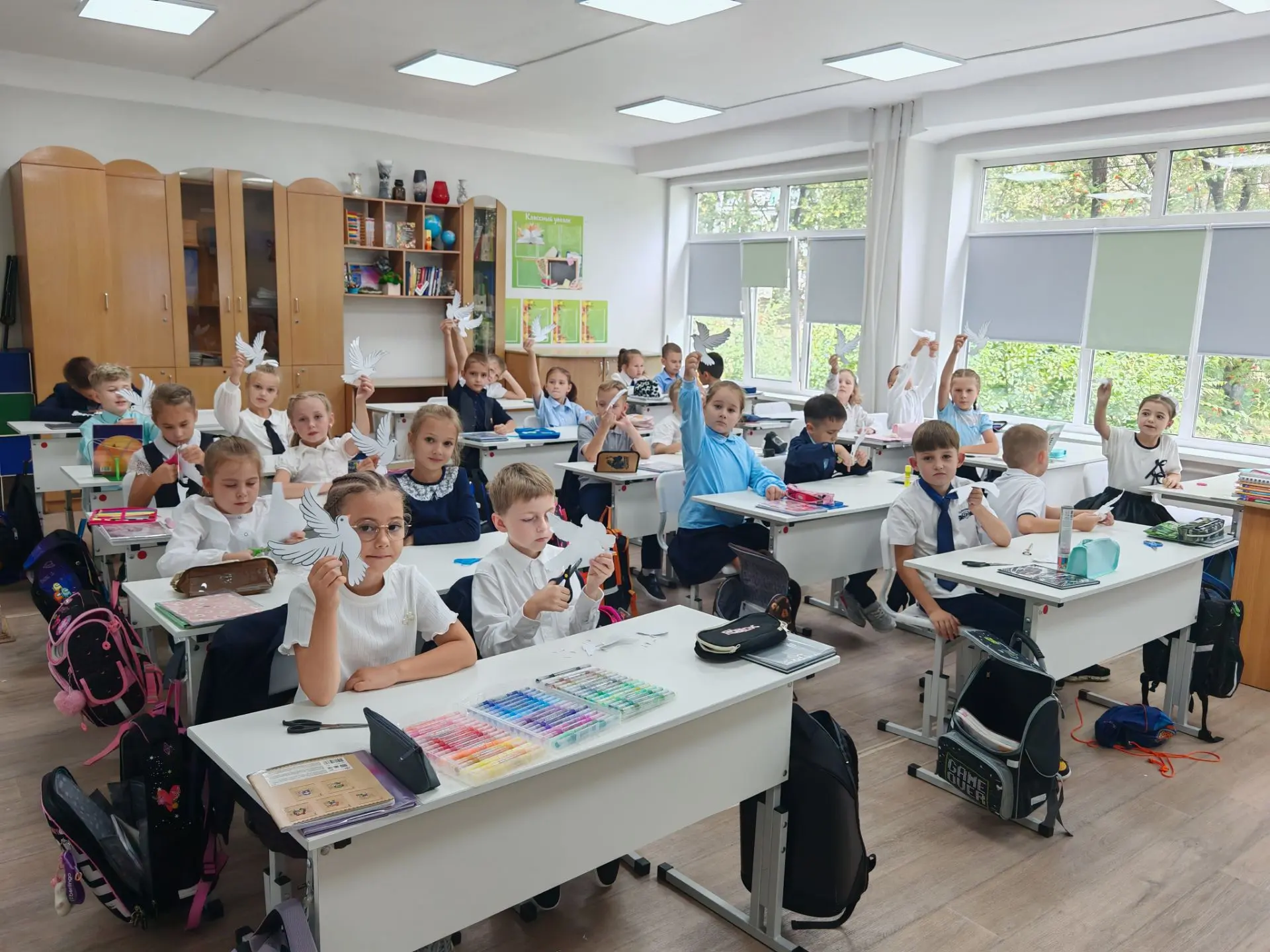 🕊️ В нашей школе сегодня прошёл ряд мероприятий  посвящённых Дню солидарности в борьбе...