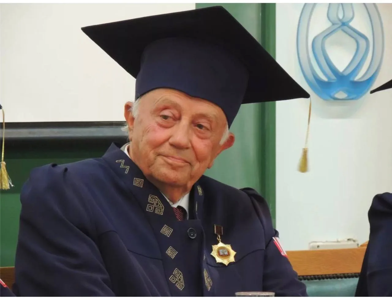 🎂 25 июля — день рождения Георгия Витулкаса

Сегодня исполняется 94 года Георгию Витулкасу (George 