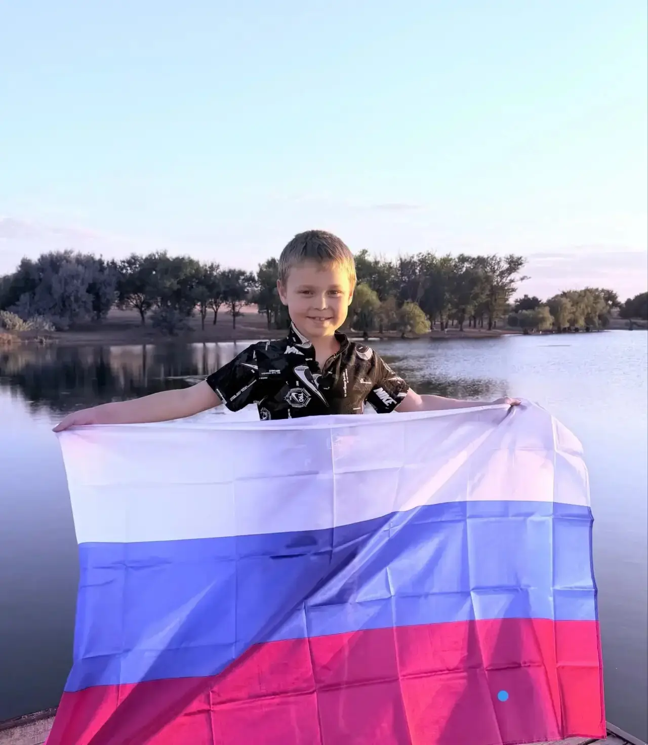 🇷🇺 Медведев Денис- учащийся 2Б класса принимает участие во Всероссийской акции «Цвета...
