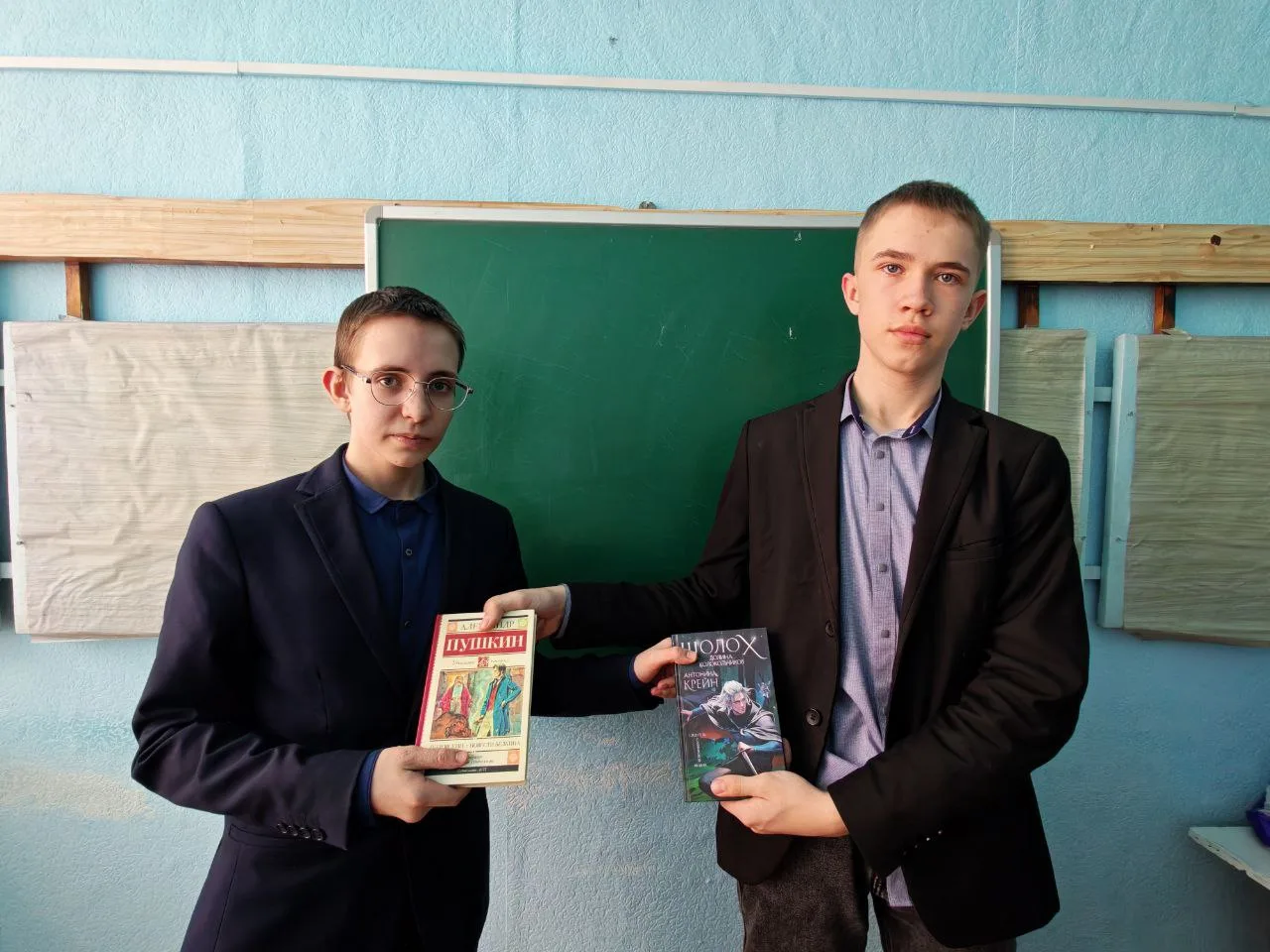 ДЕНЬ КНИГОДАРЕНИЯ #СОШ2ОрловПетЗаб

В День книгодарения учащиеся 11 класса нашей школы показали прим