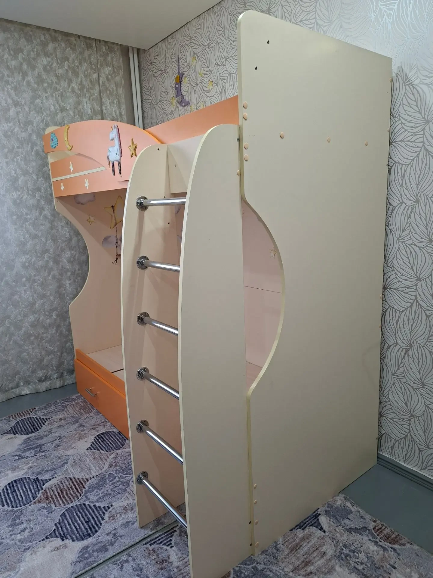 Здравствуйте, продам кровать ,без матрасов, размеры 80*180