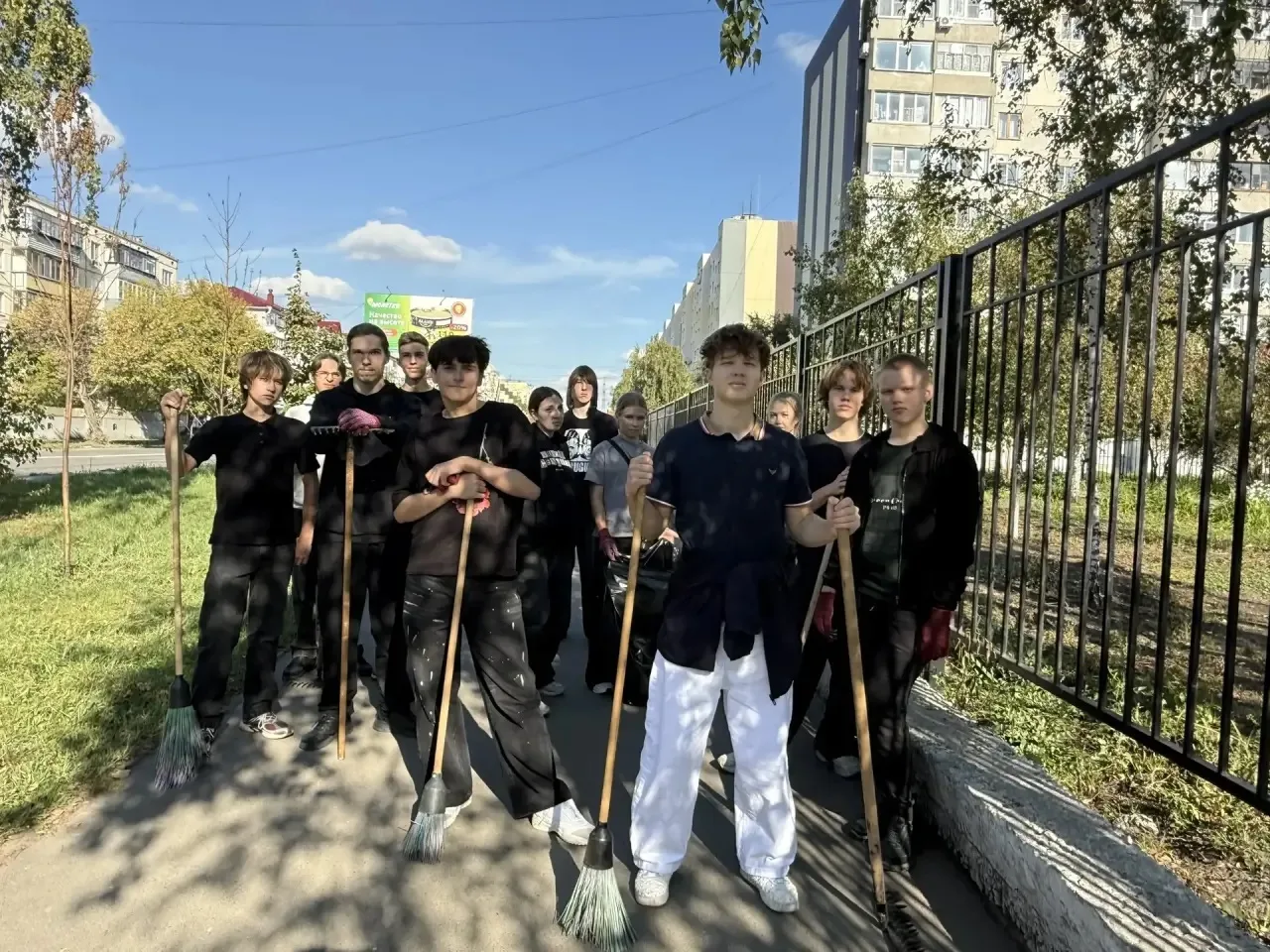 🍁Осень — время добрых дел! Наша школа в акции «Я люблю Курган!»