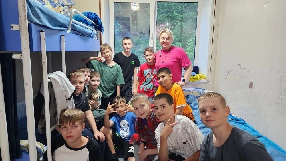 Пока вся страна только вкатывается в летний ритм, наш любимый 4 Б уже вовсю покоряет Краевой детский