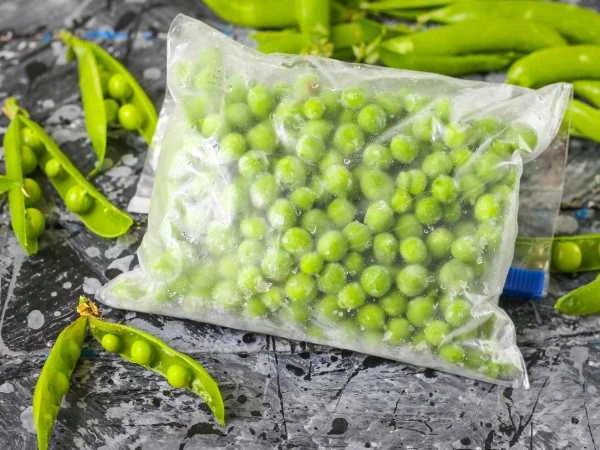 ЗАМОРОЗКА ЗЕЛЁНОГО ГОРОШКА

Ингредиенты:
Зелёный горошек

Стручки очистить, собрав горошины в отдель