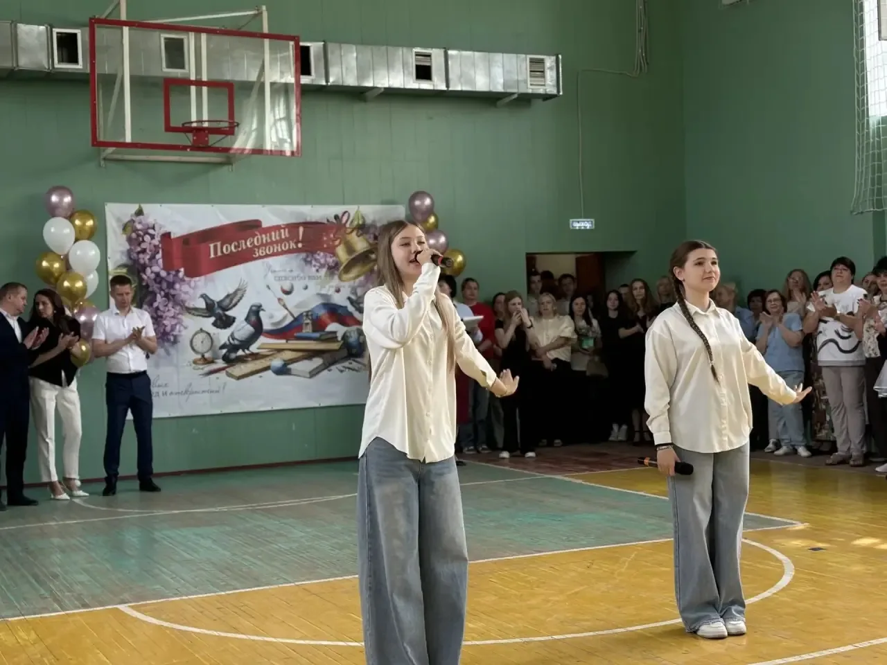 🎊Сегодня для наших выпускников 9-х и 11-х классов прозвучал последний звонок. Торжественная линейка 