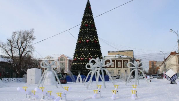 Цену на новогоднюю ель со звездой в Барнауле удалось сбить на семь миллионов рублей 🎄

Комитет по б