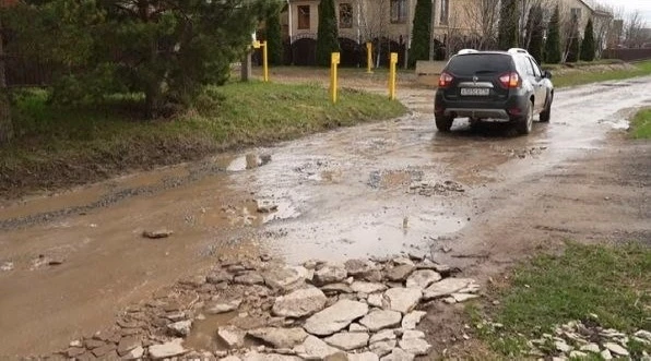 Тут из Альметьевска пишут, что в микрорайоне Урсала на улице Беляева нет нормальных дорог, хотя ей у