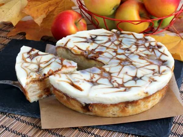 Шарлотка с маслом и кремом😍