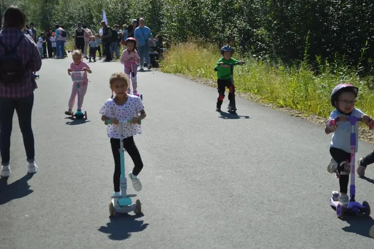 🛴🎉 Весёлые гонки на самокатах: спорт, радость и отличное настроение!
