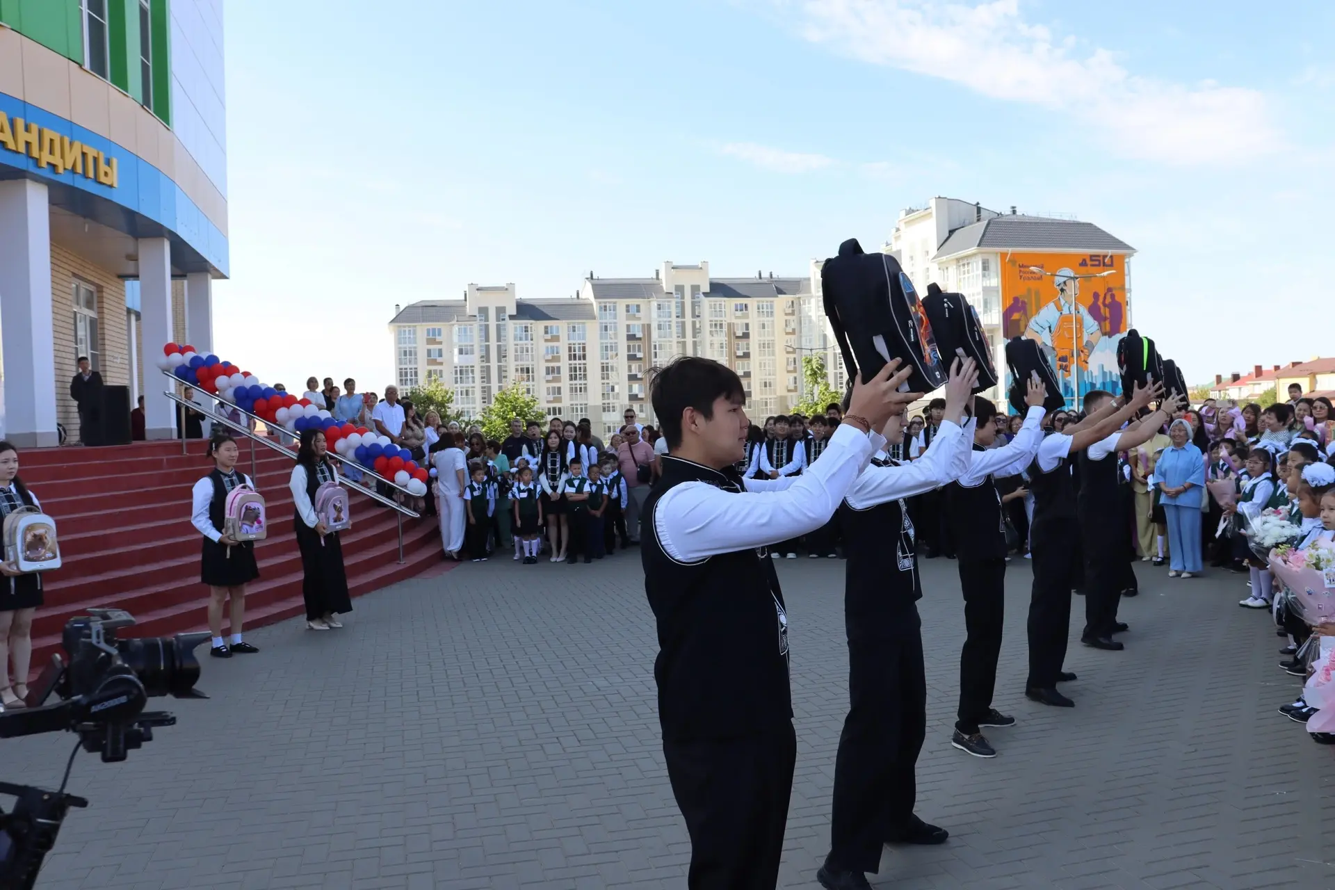 🎒 С праздником, первоклассники!