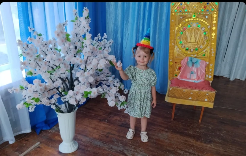 🎉В группе "Солнышко"☀ состоялось праздничное мероприятие, посвящённое 
дню рождения Даши! 👑 Атмосф