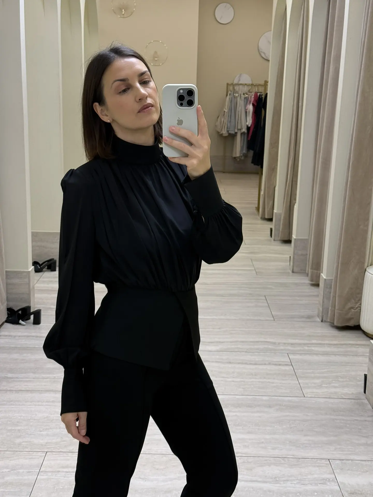Говорят, что мода для худых, а я сегодня негодую, что для высоких. Хочу эти секси брюки...