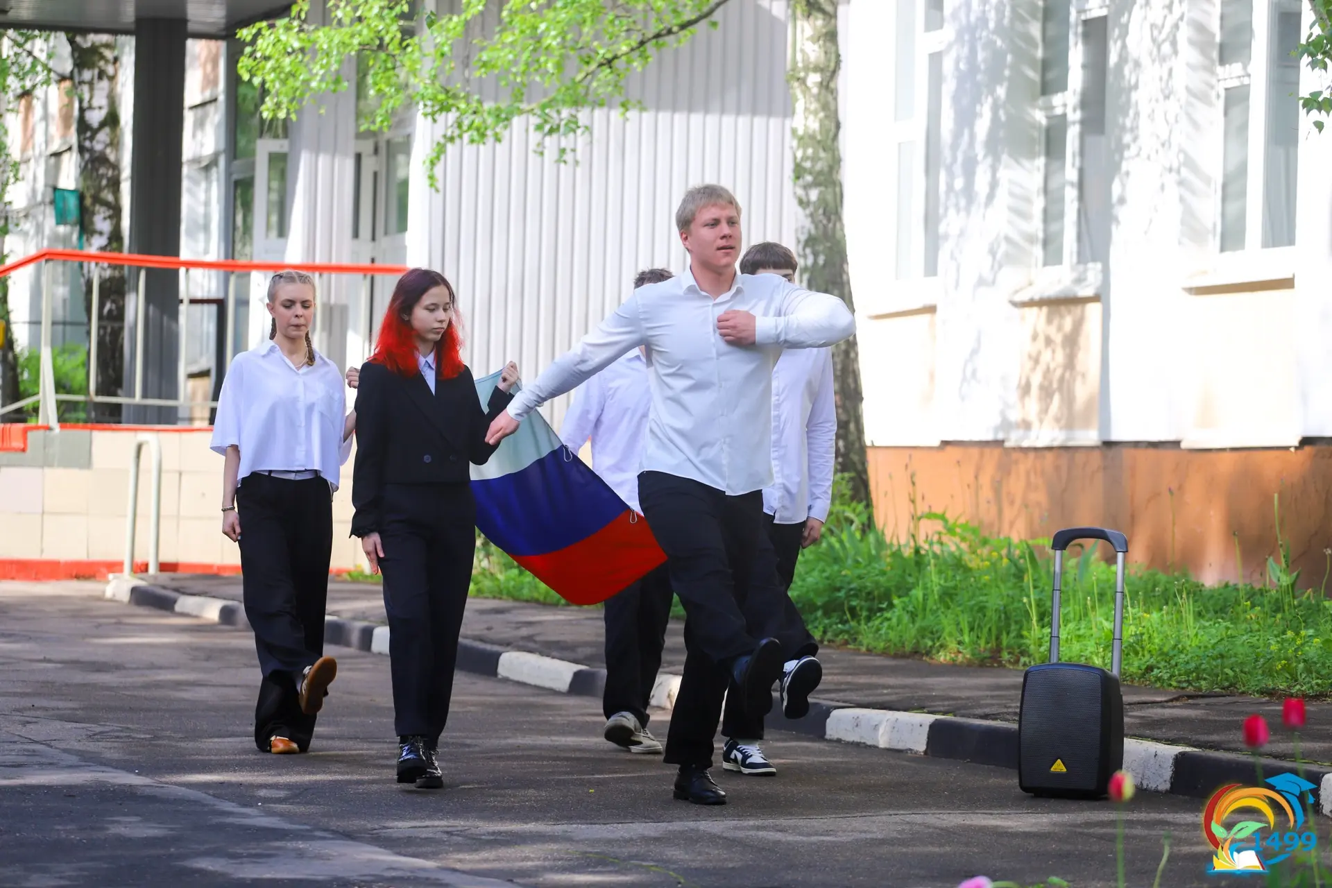 🎓Для наших 11-классников эта торжественная линейка стала одной из последних в школьной жизни…  Совсе