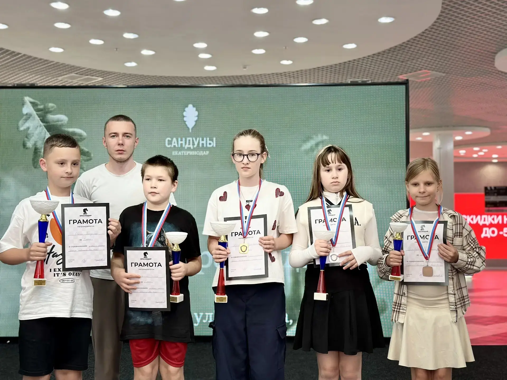 ♟️14 июня состоялся турнир по быстрым шахматам в ТРК «Галактика», посвященный Дню России!
В соревнов