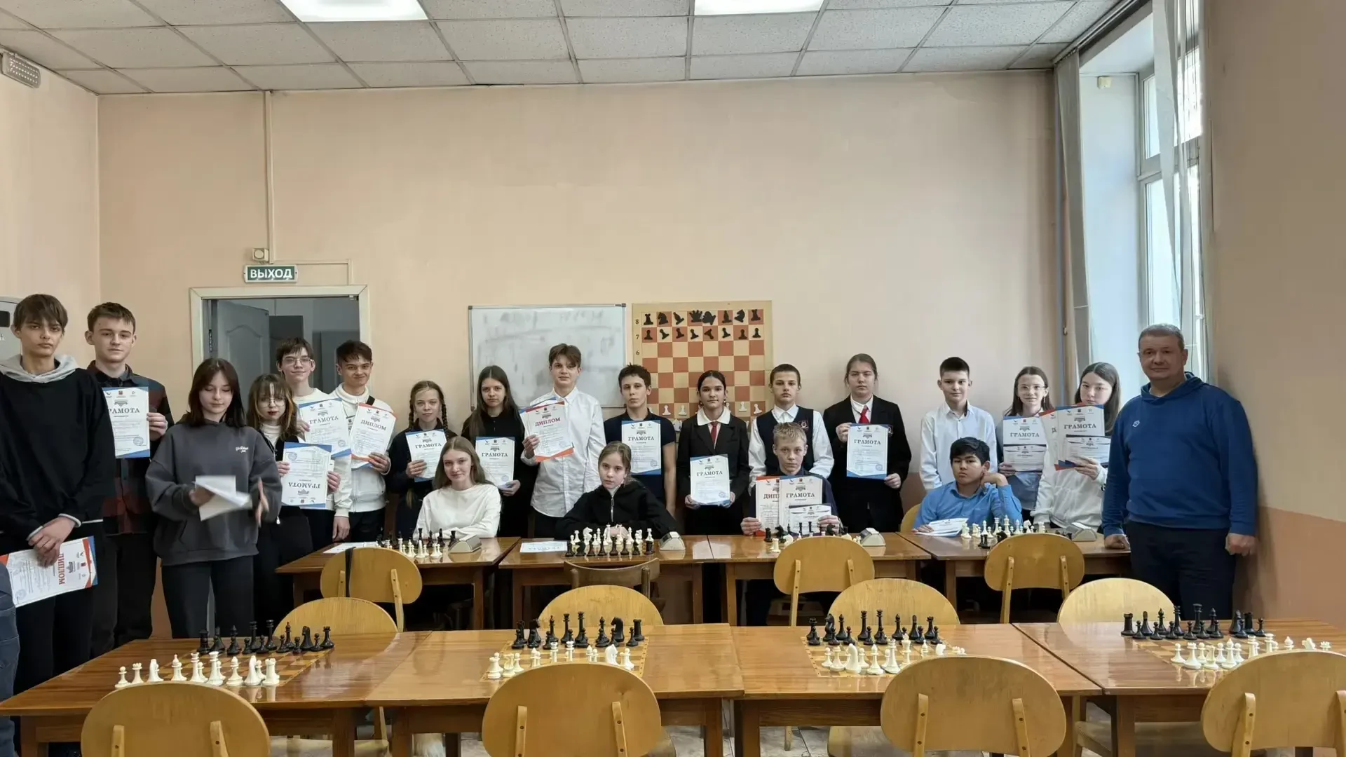 🏆 ПОБЕДА ЗА НАШИМИ ШАХМАТИСТАМИ! 🏆  Команда МАОУ «СОШ №110» заняла 1 место в дивизиональном этапе ре