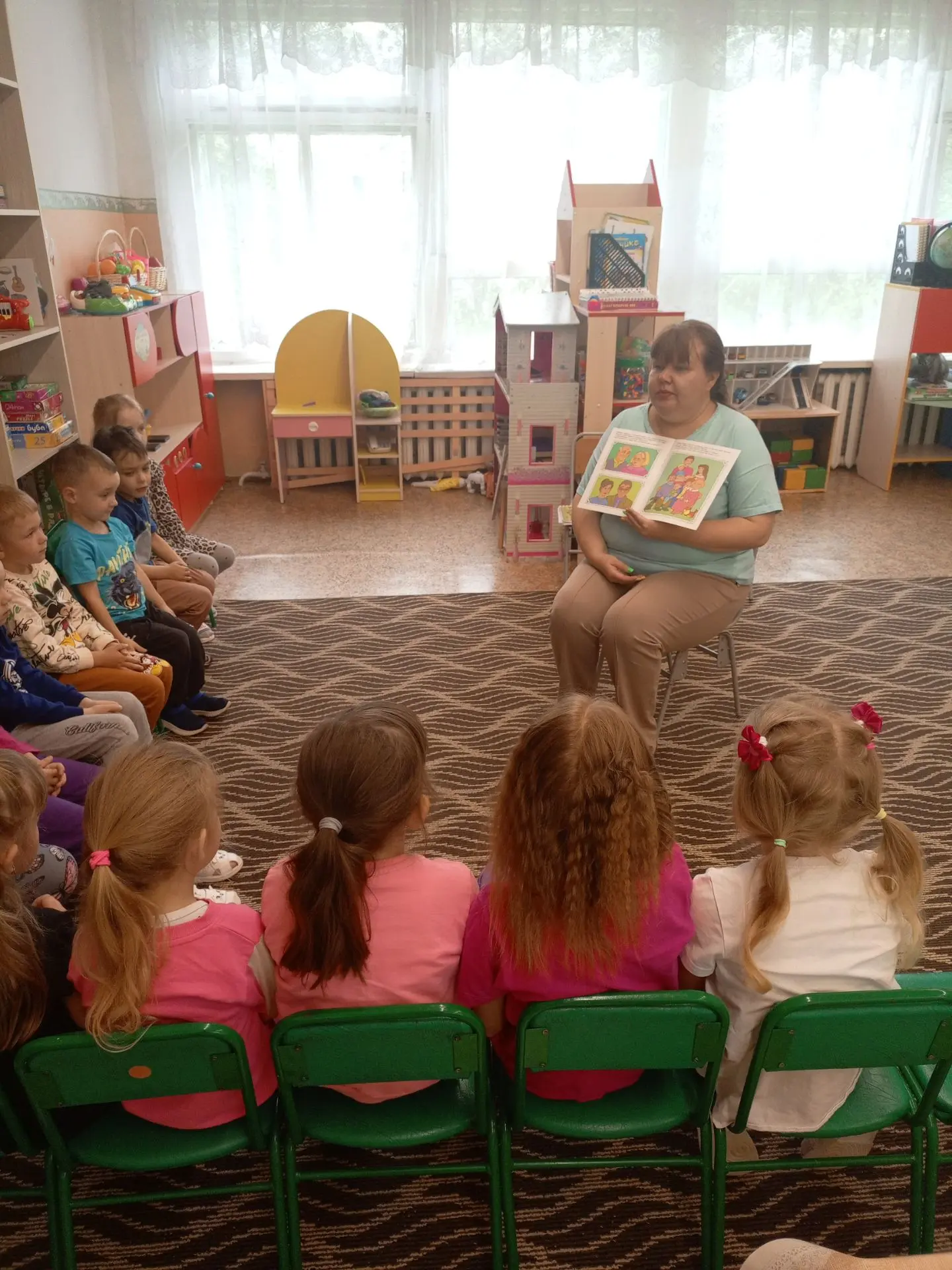 Старшая- подготовительная группа
Беседа " Семья- и её родственники" 👨‍👩‍👧
Цель: Расширить предста