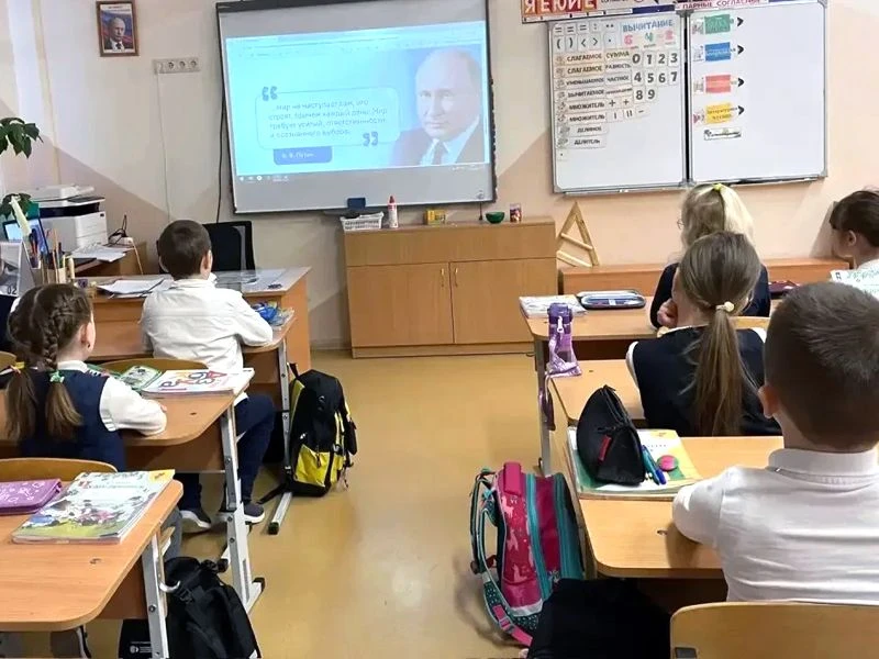 В школе прошёл «Разговор о важном», посвящённый Дню дипломата  9 февраля, накануне профессионального