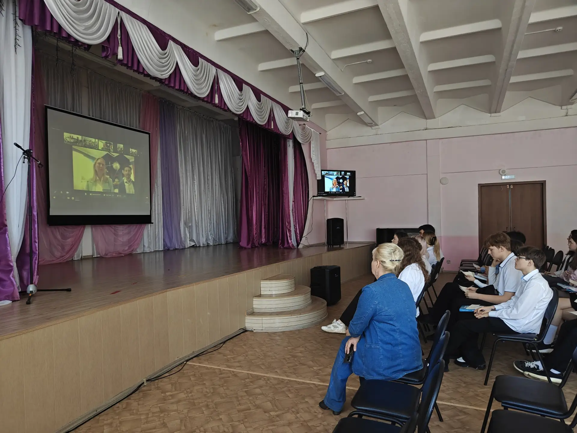 В Центре образования №23 прошёл телемост под названием «Город трудовой доблести - город моей гордост