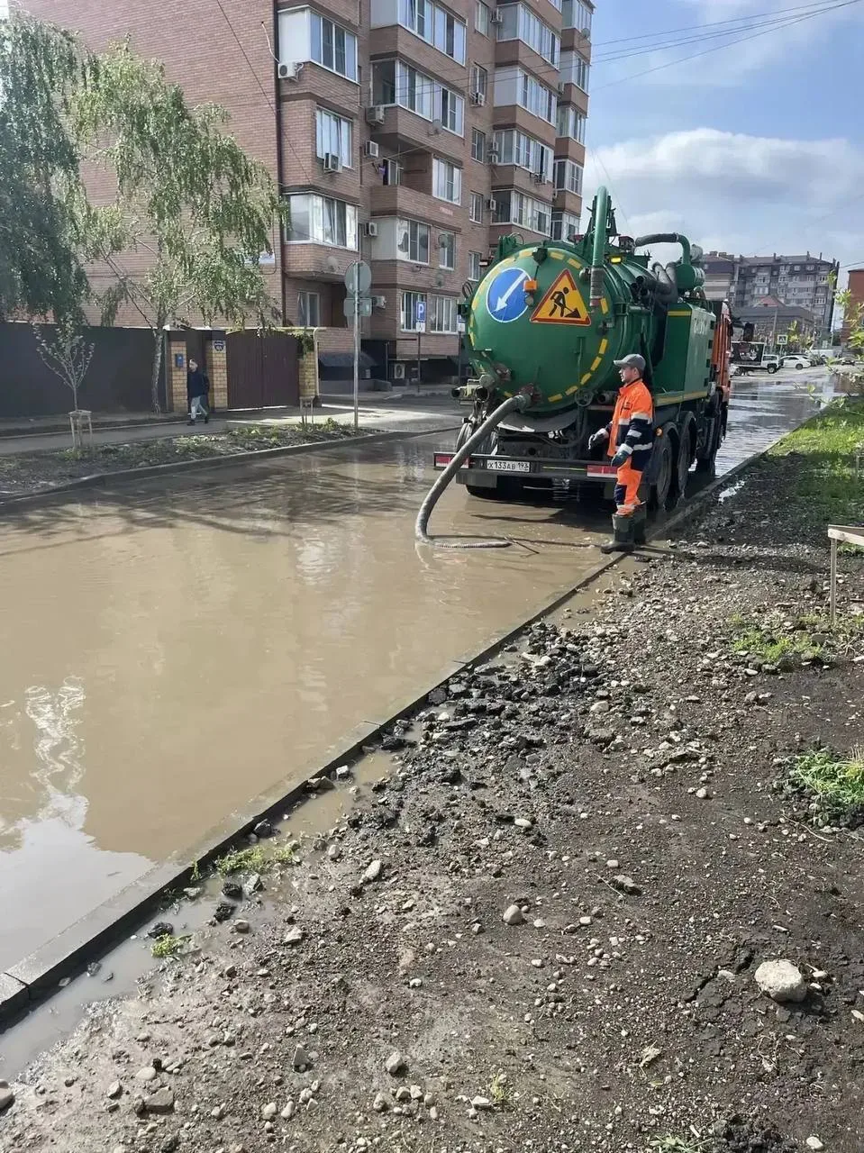 За два часа в Краснодаре выпала почти месячная норма: 41 мм осадков 🌧️  Вечерний ливень накануне при