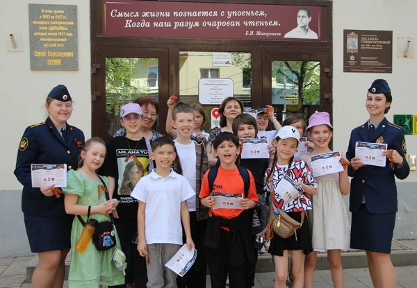 Курсанты академии раздали рязанцам около 300 георгиевских ленточек  В этом году акция «Георгиевская 
