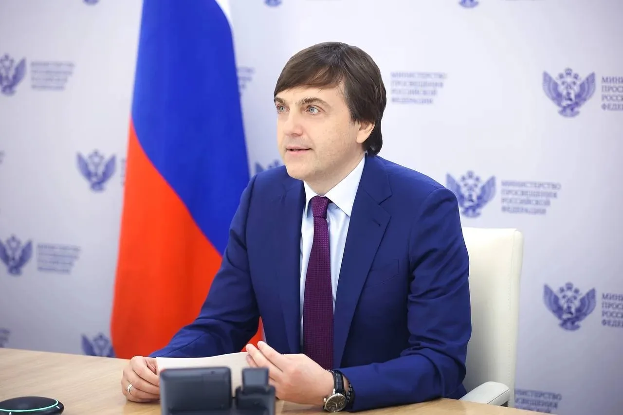Сергей Кравцов поздравил россиян с Днем русского языка