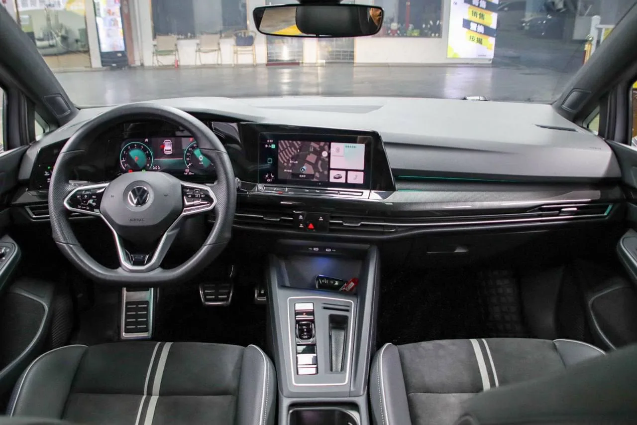 КУРС СИЛЬНО УПАЛ🔥🔥🔥  АВТОМОБИЛЬ В ПРОДАЖЕ❗️  🇨🇳 VOLKSWAGEN GOLF 2021 ГОДА🇨🇳  ● ОБЪЁМ: 1395 cc ● МОЩН