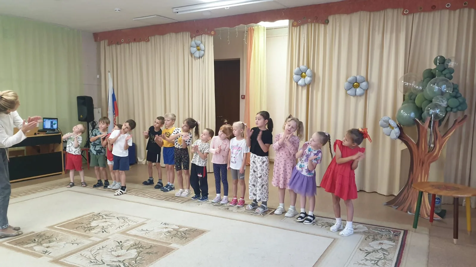 Дорогие родители, спешим поделиться с вами, как проходит наш день! 🍂