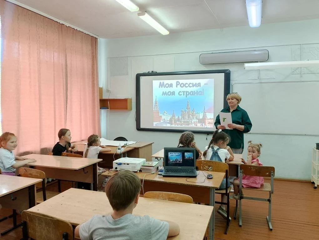 День России в лагере «Зёрнышко»: яркое путешествие по родной стране! 
12 июня в лагере «Зёрнышко» ца