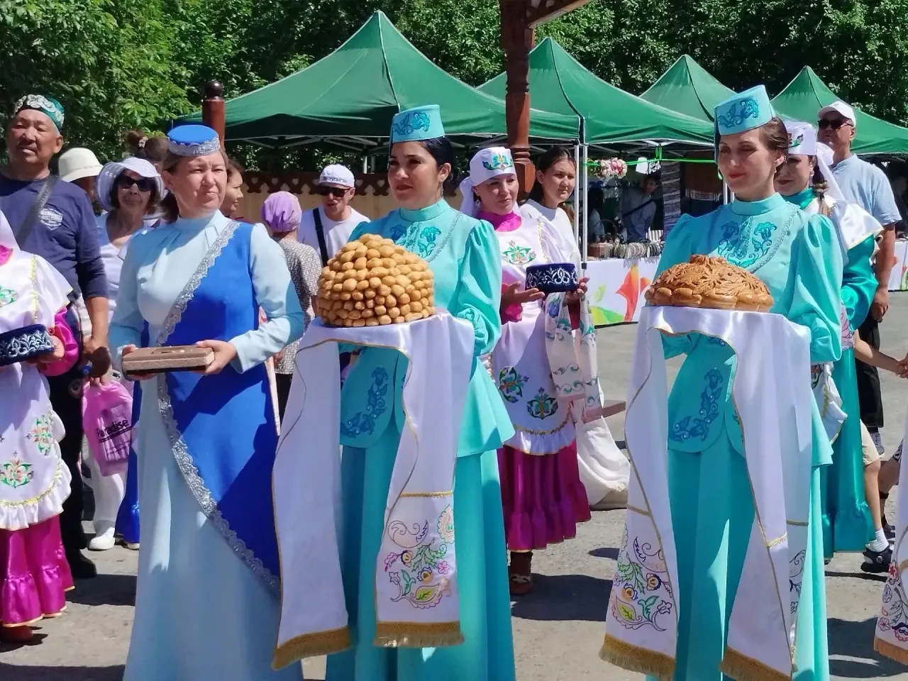 В Тюмени отметили один из самых ярких национальных праздников

В Заречном парке Тюмени прошёл област