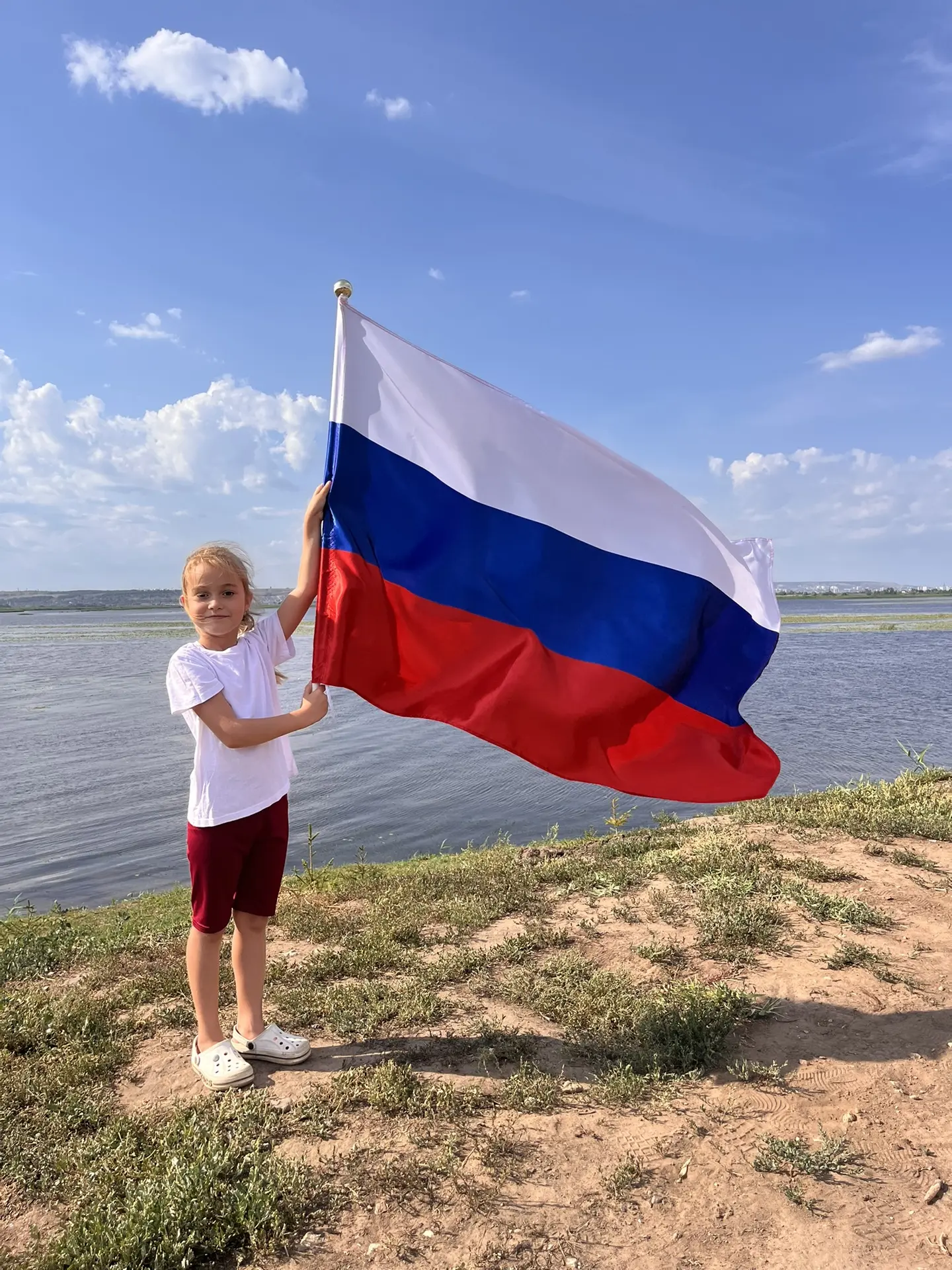 Всероссийский фотоконкурс «Белый, синий, красный — самый красивый» ко Дню Государственн...