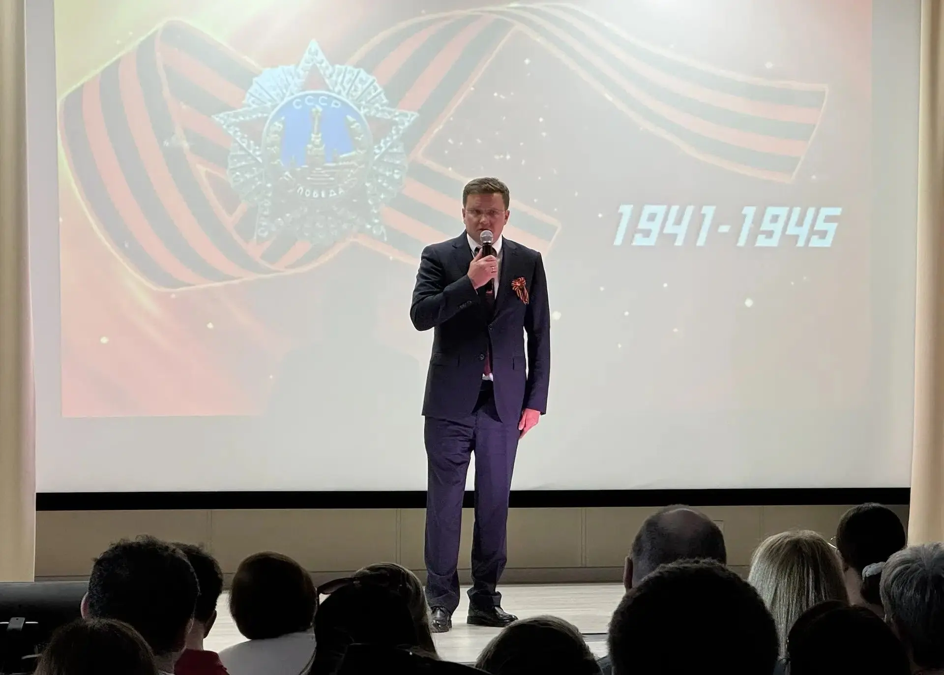 🇷🇺🕊️ Сегодня в нашей школе (корпус на Феофанова) произошло что-то по-настоящему важное и трогательно