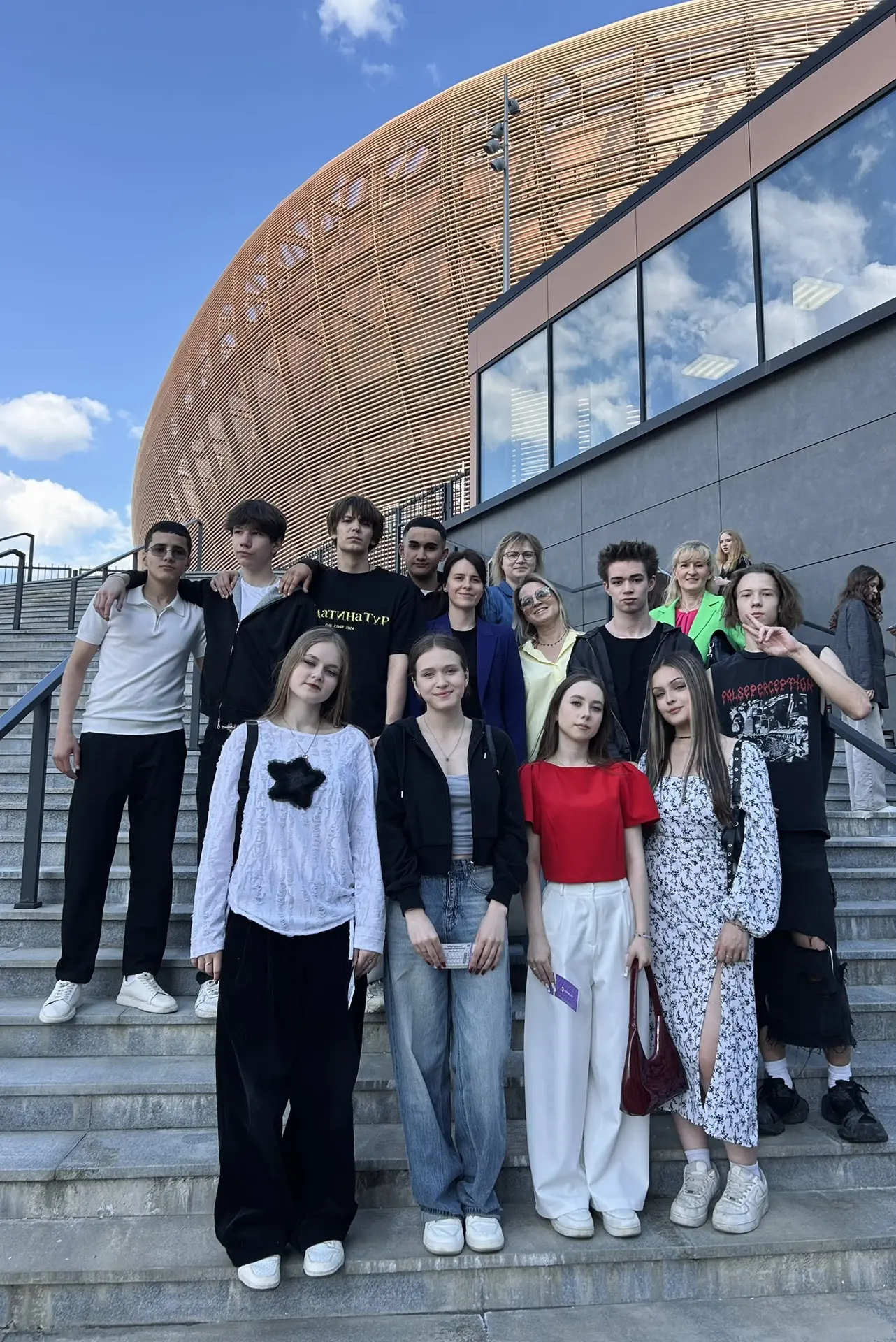🎉 ГОРОДСКОЙ ВЫПУСКНОЙ🎉

🤩 Вчера на УГМК‑Арене прошёл городской выпускной 2026, наши одиннадцатикл