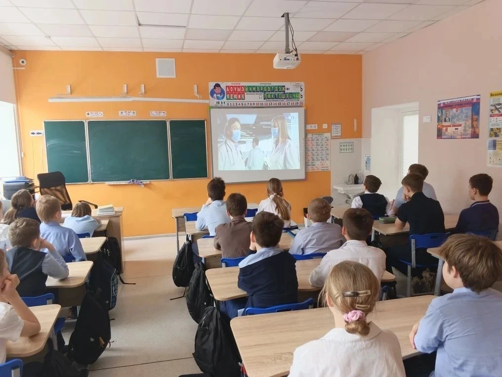 Здоровая Россия — наше будущее! 💚🇷🇺  На занятии «Россия — мои горизонты» говорили о том, что действи