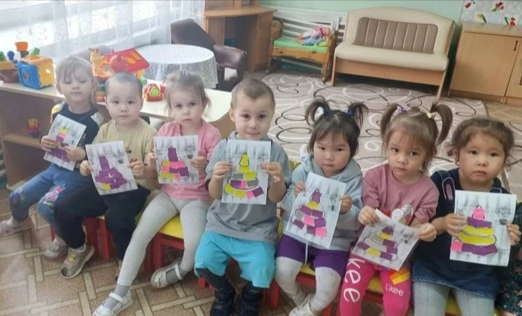 Веселые пирамидки".