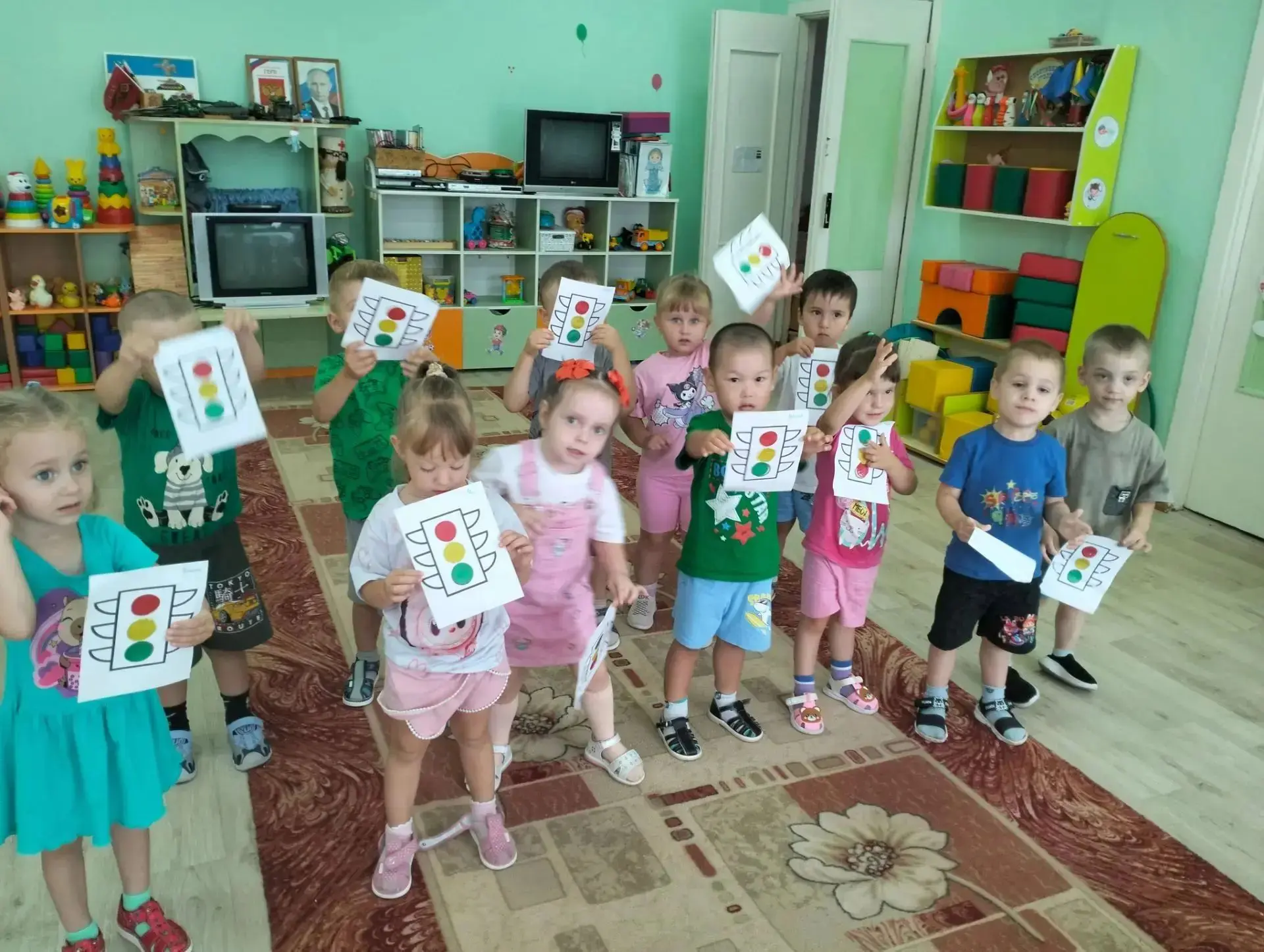 Сегодня в нашей группе № 2 "Пчелки" кипела работа! Наши малыши познакомились с самым ва...