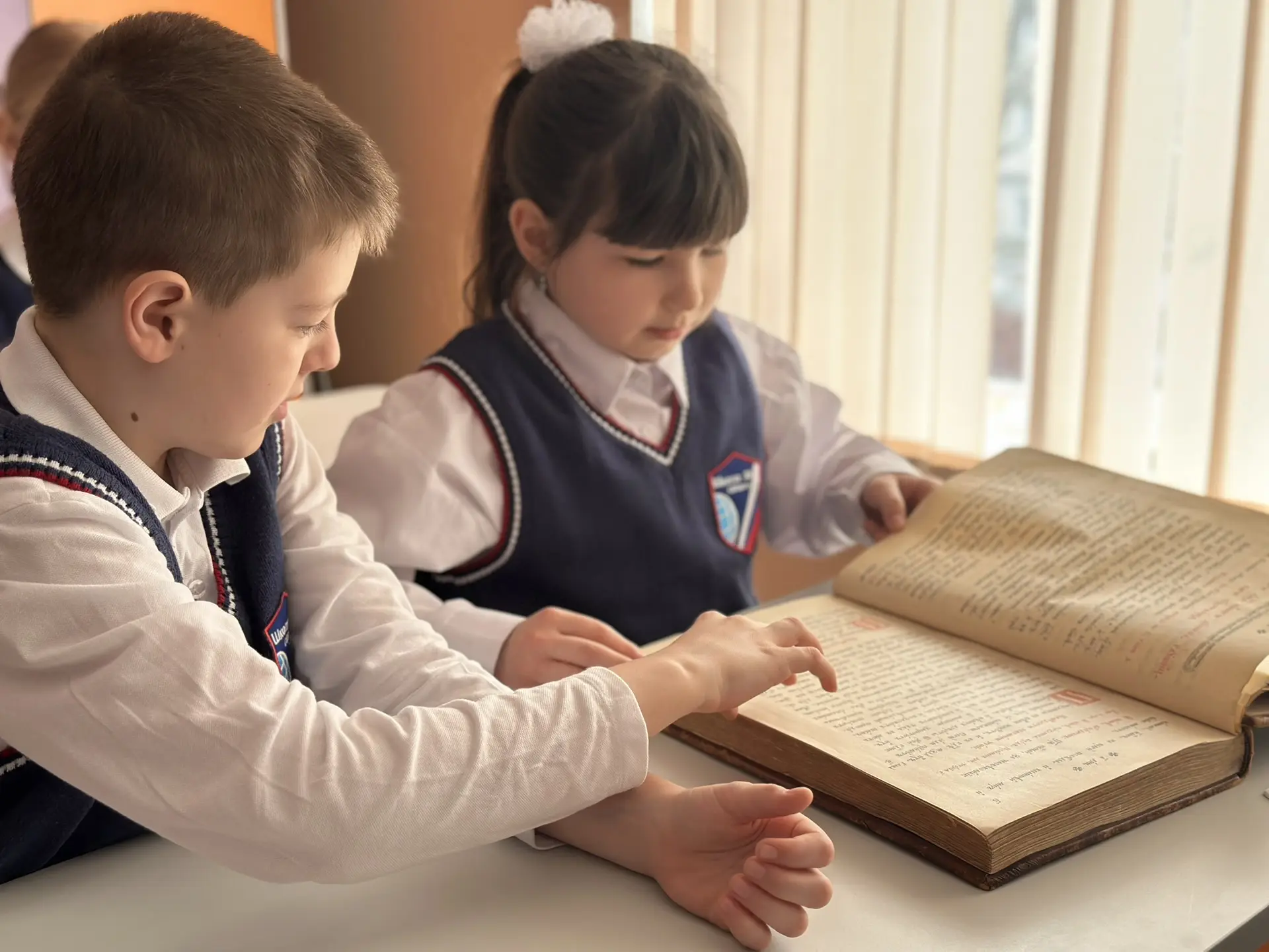 📖Живая история: как книга объединила прошлое и настоящее  📜В 3б классе прошла необычная встреча. Диа