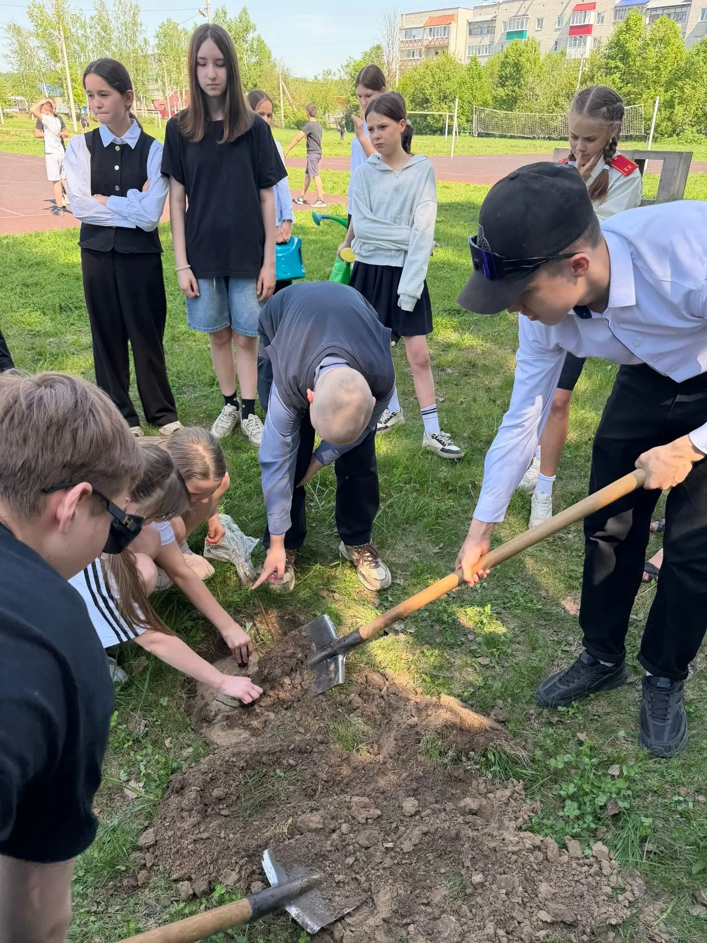 🌳 САД‑СВЯЗЬ ПОКОЛЕНИЙ: когда прошлое встречается с будущим 🌿

В День детских общественных организа
