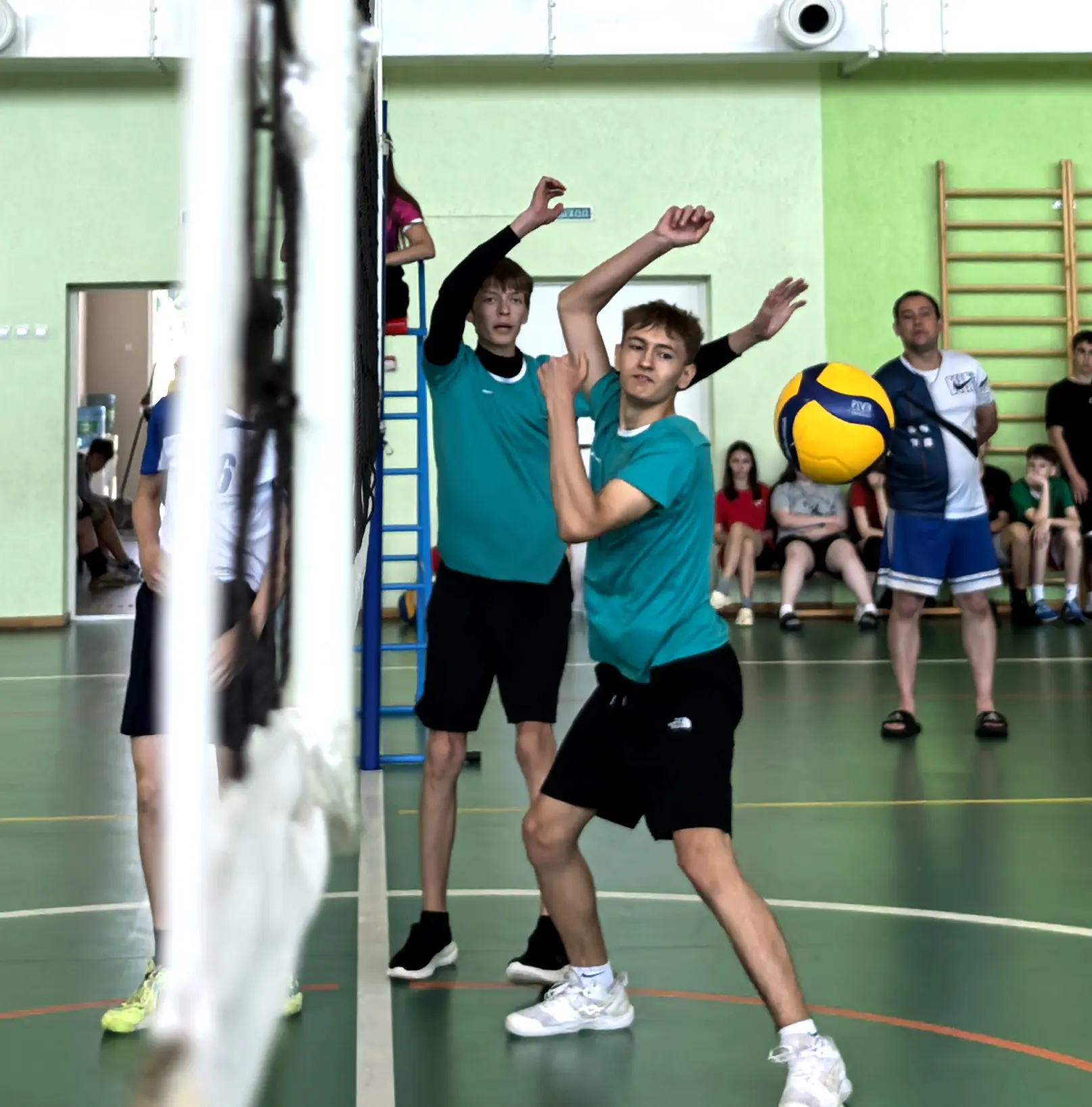 🏐 Третий день: утро разогнали эстафетой, а день отдали волейбольным баталиям