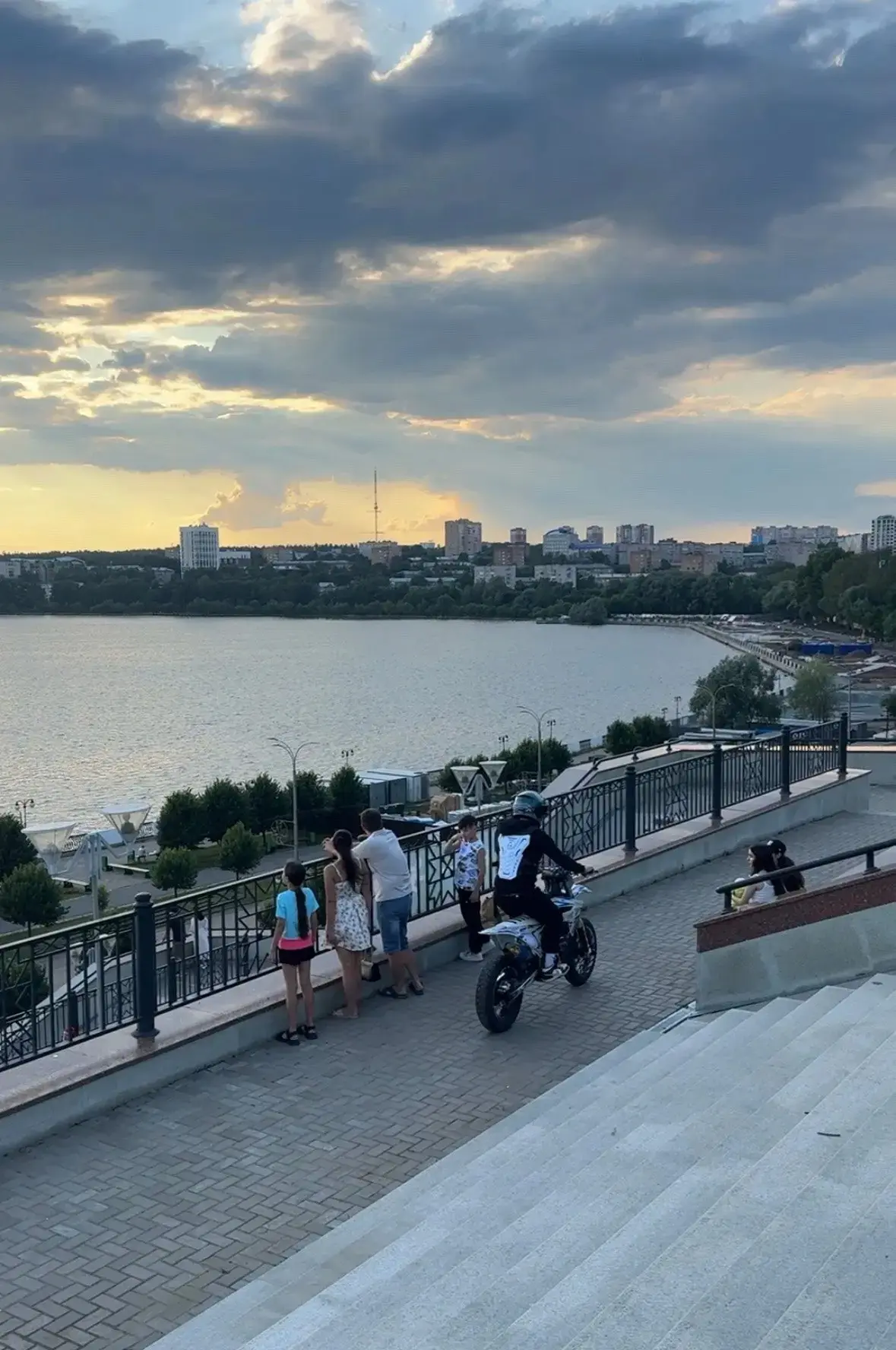 😡 Питбайкеры настолько совесть потеряли, что уже катаются по эспланаде на набережной