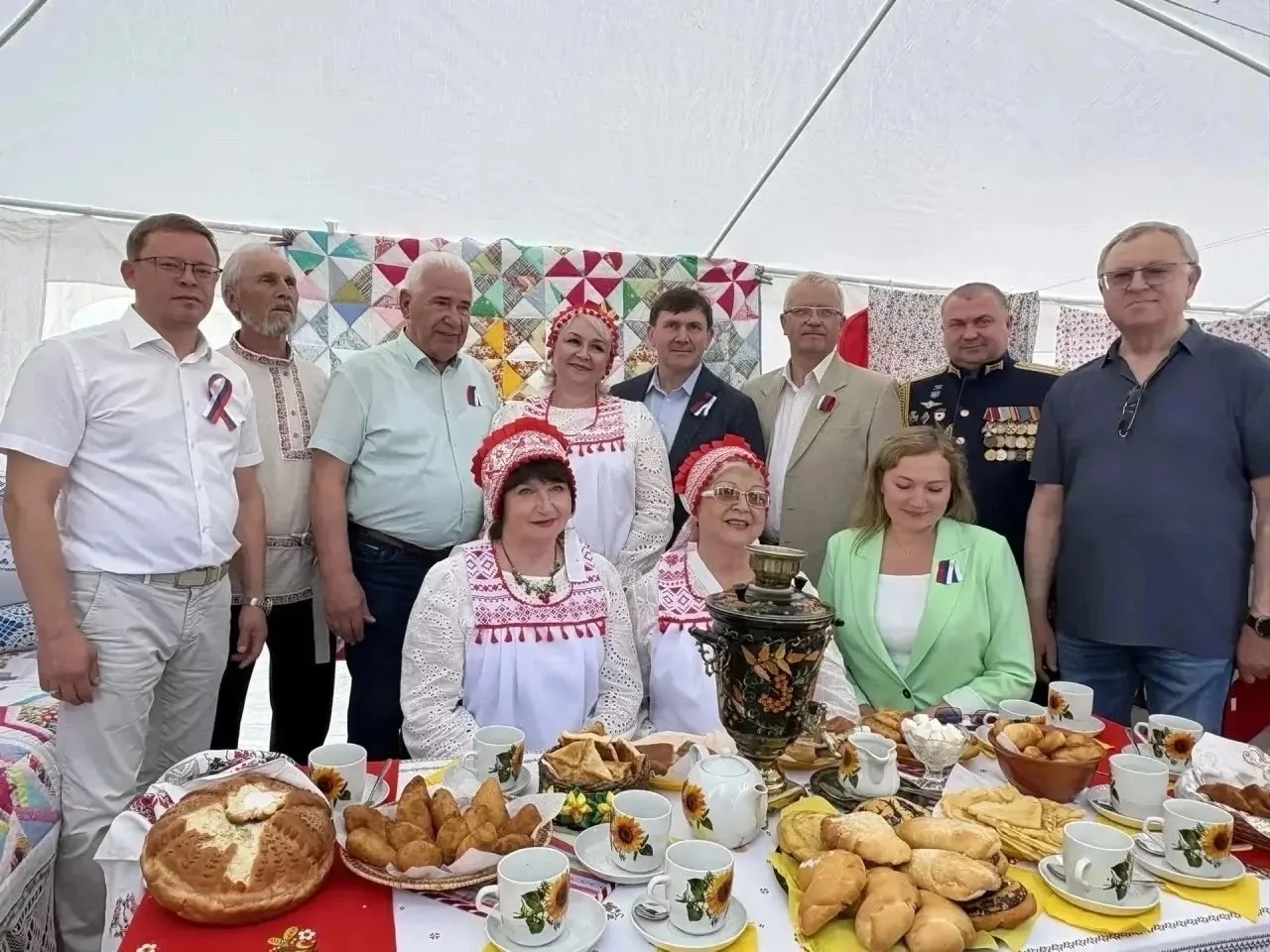 🇷🇺В День России на площади Ленинского комсомола в Каменске-Уральском состоялось торже...