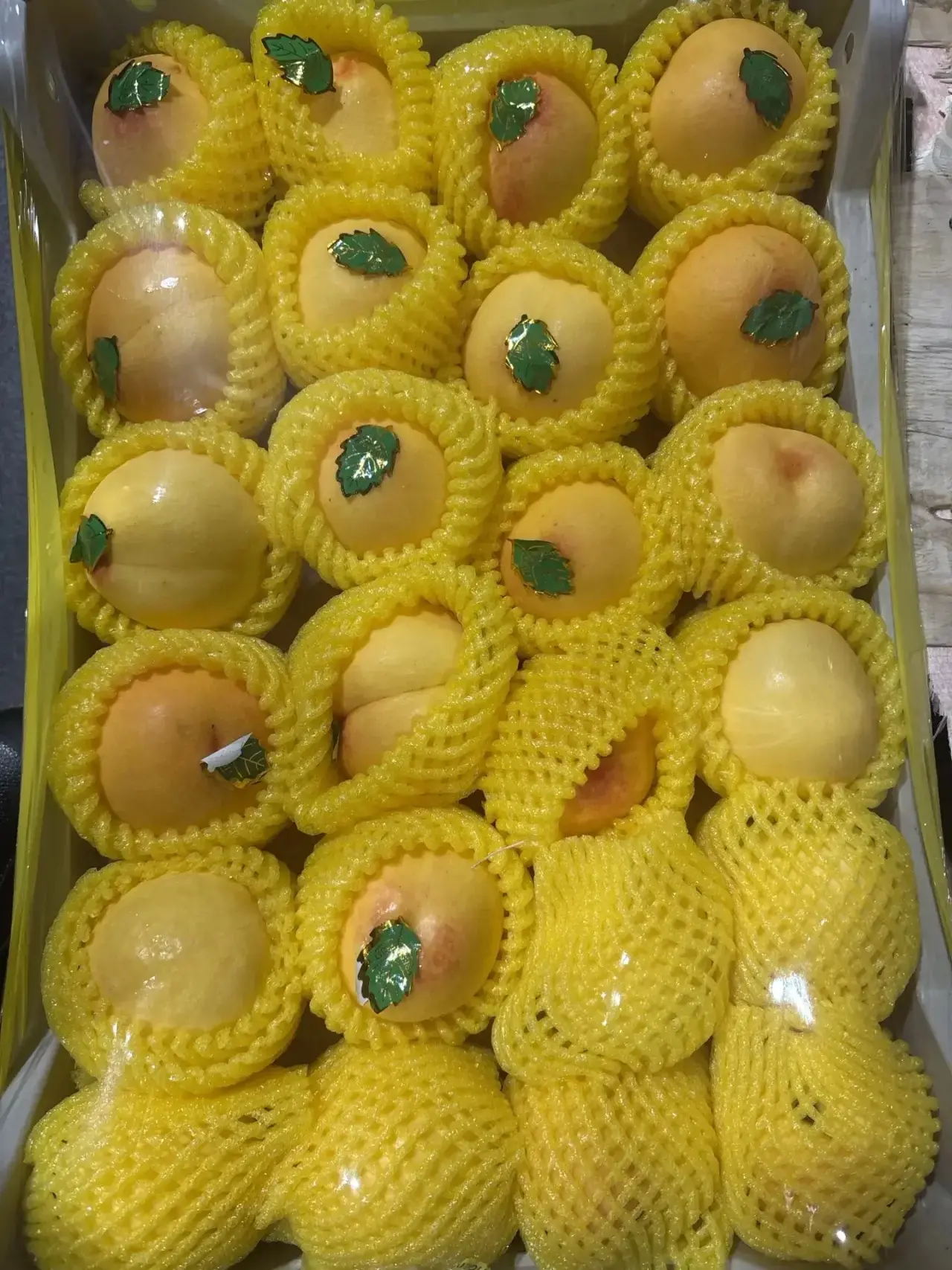 Желтые нектарины!