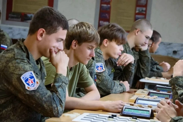 На сборах «Гвардеец» определили сильнейших в турнирах по шахматам и шашкам.