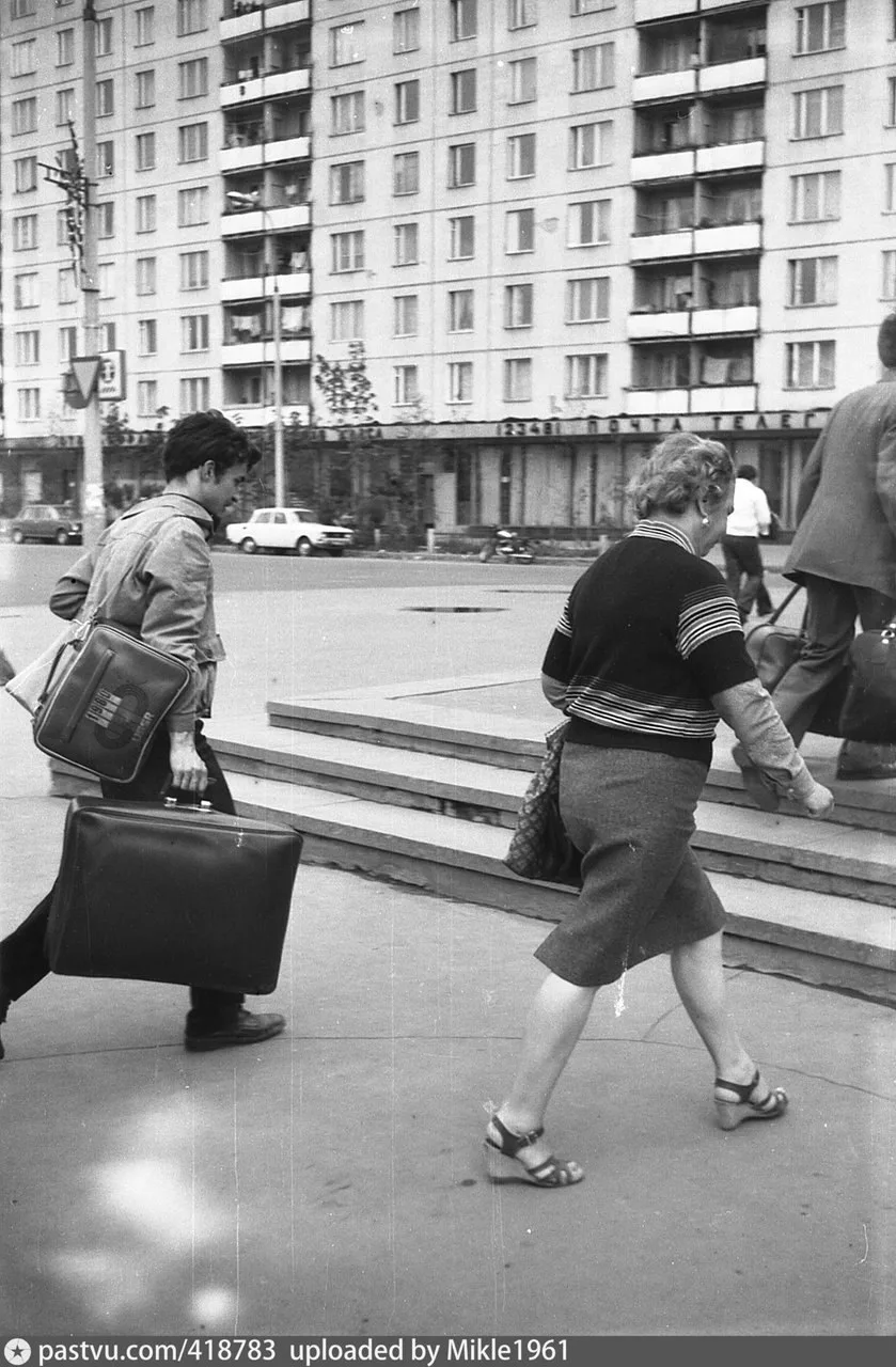 Вход в метро Планерная