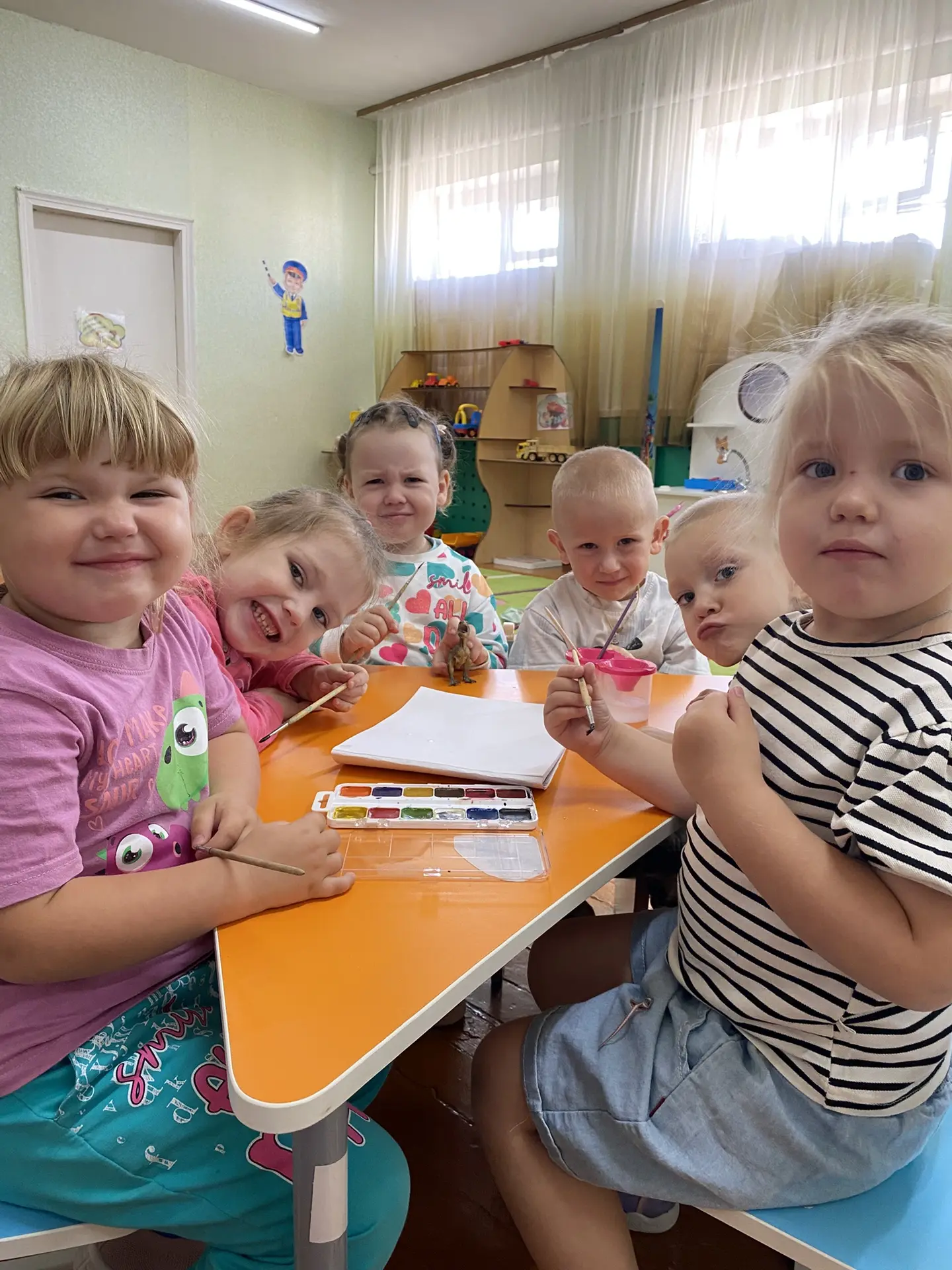 Коллективное рисование с детками развивает коммуникативные навыки, учит сотрудничеству,...