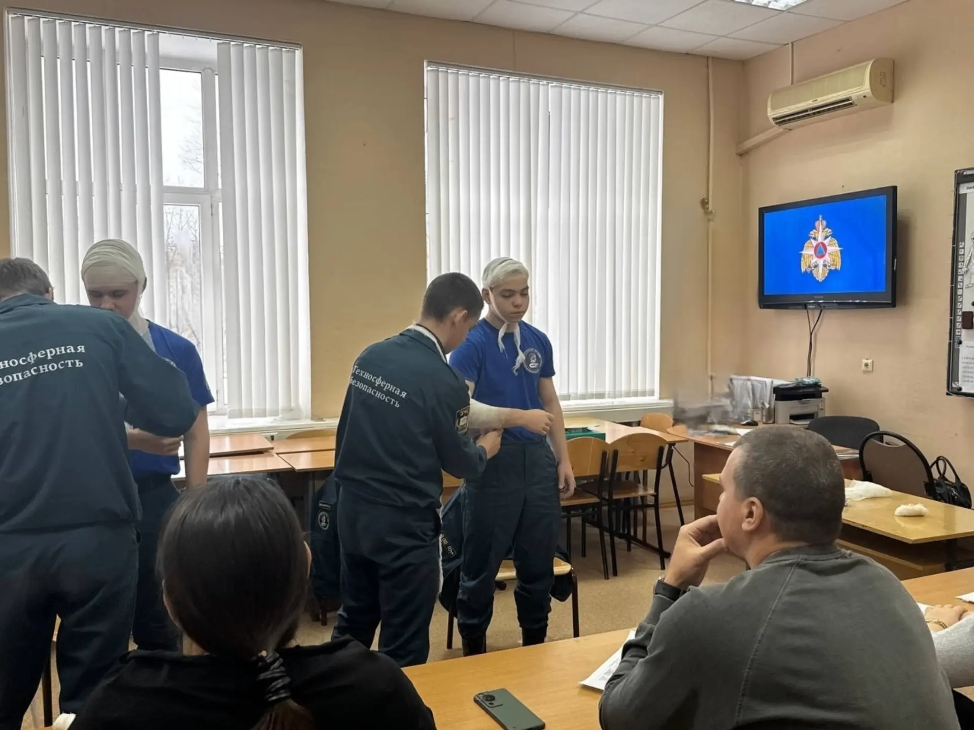 🩺 Первая помощь от Первых

Активисты Совета Первых местного отделения Движения Первых пришли в гост