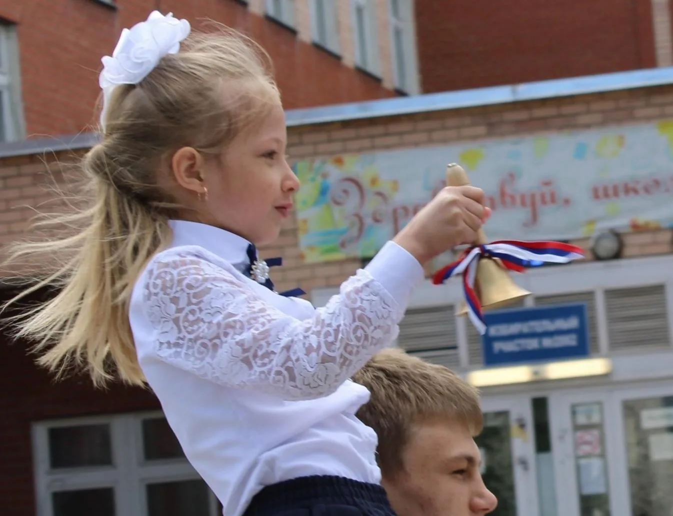 Дорогие выпускники, уважаемые педагоги и родители!