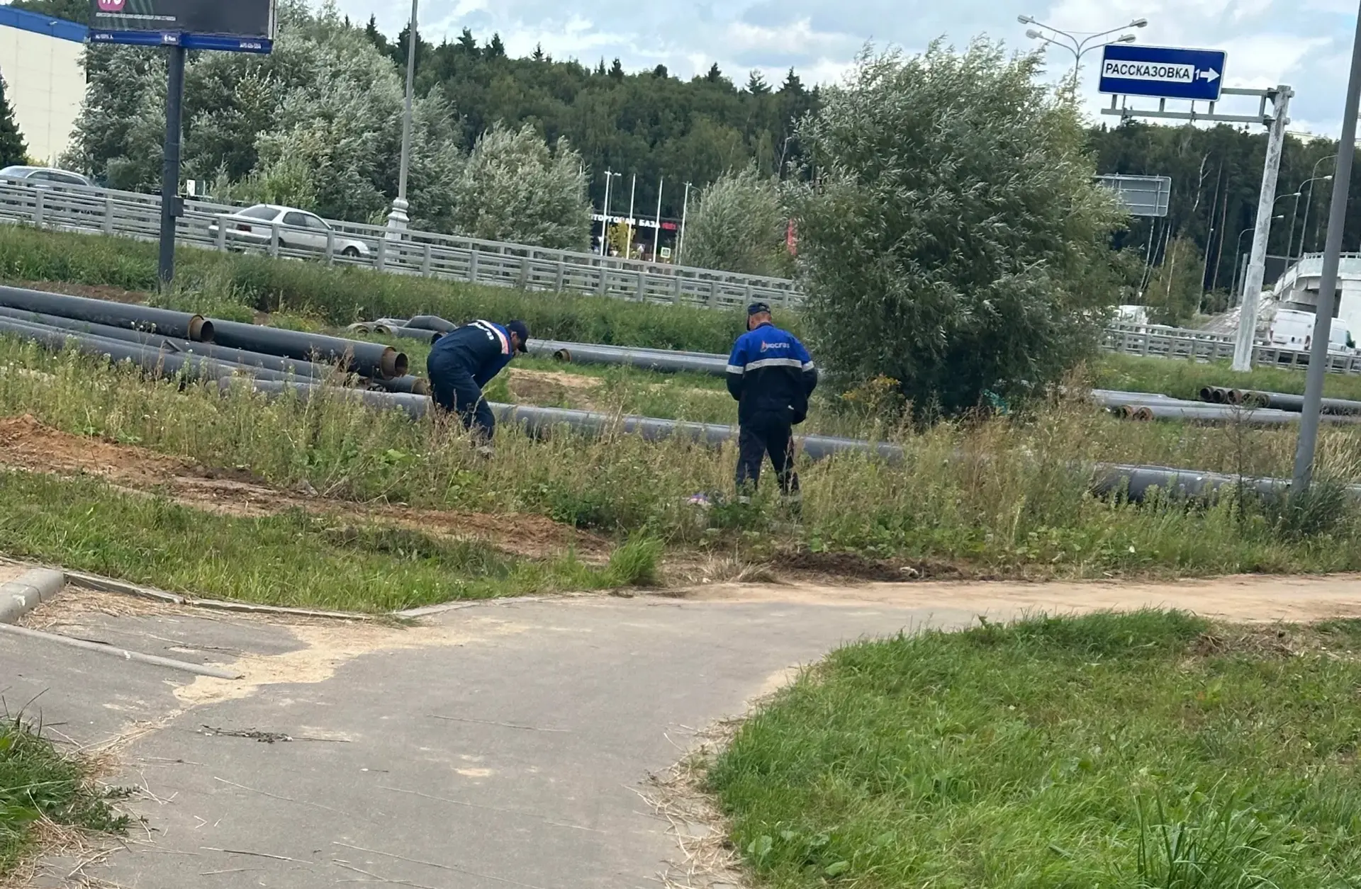 Через 📍Ульянина, 3а продолжается прокладка коммуникаций к ЖК Литературный квартал, кот...