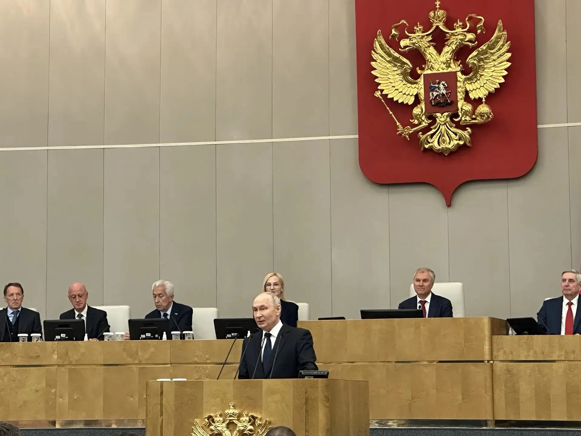 В первом заседании Государственной Думы IX созыва принимает участие Президент России Вл...
