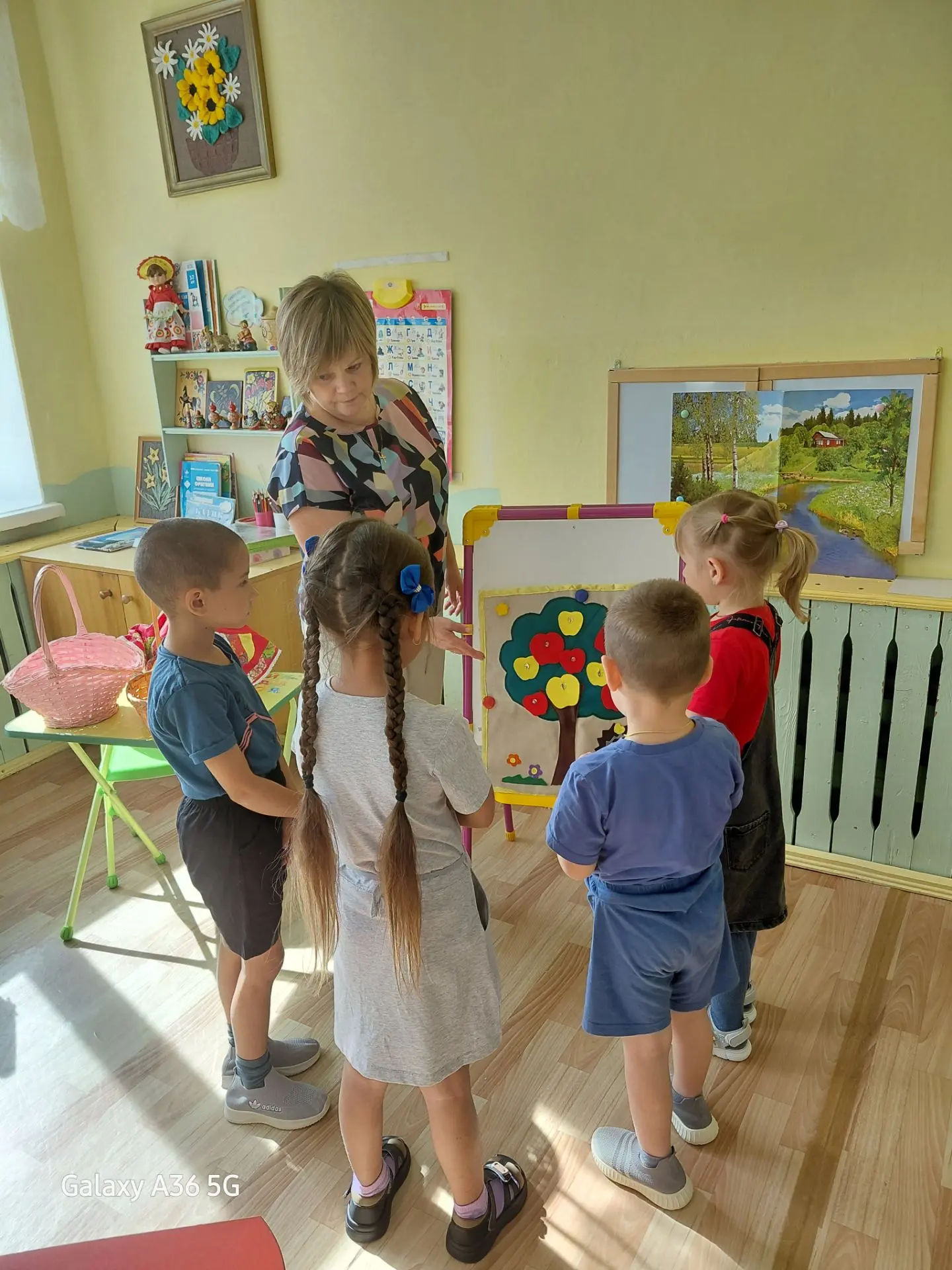 Плетение - один из самых древнейших видов искусства.  Переплетать между собой полоски ц...