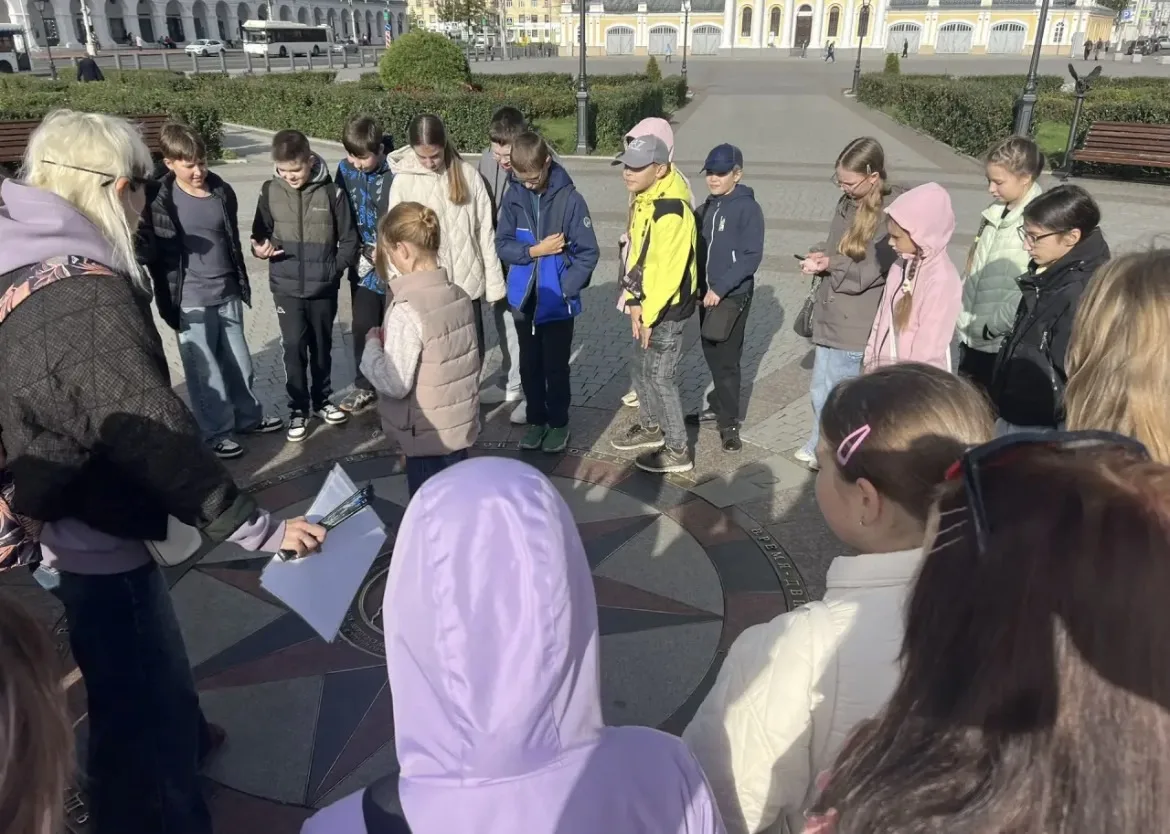 🏛️ Урок, который вышел на улицы: пятиклассники превратили Кострому в живой учебник! 🎒✨
